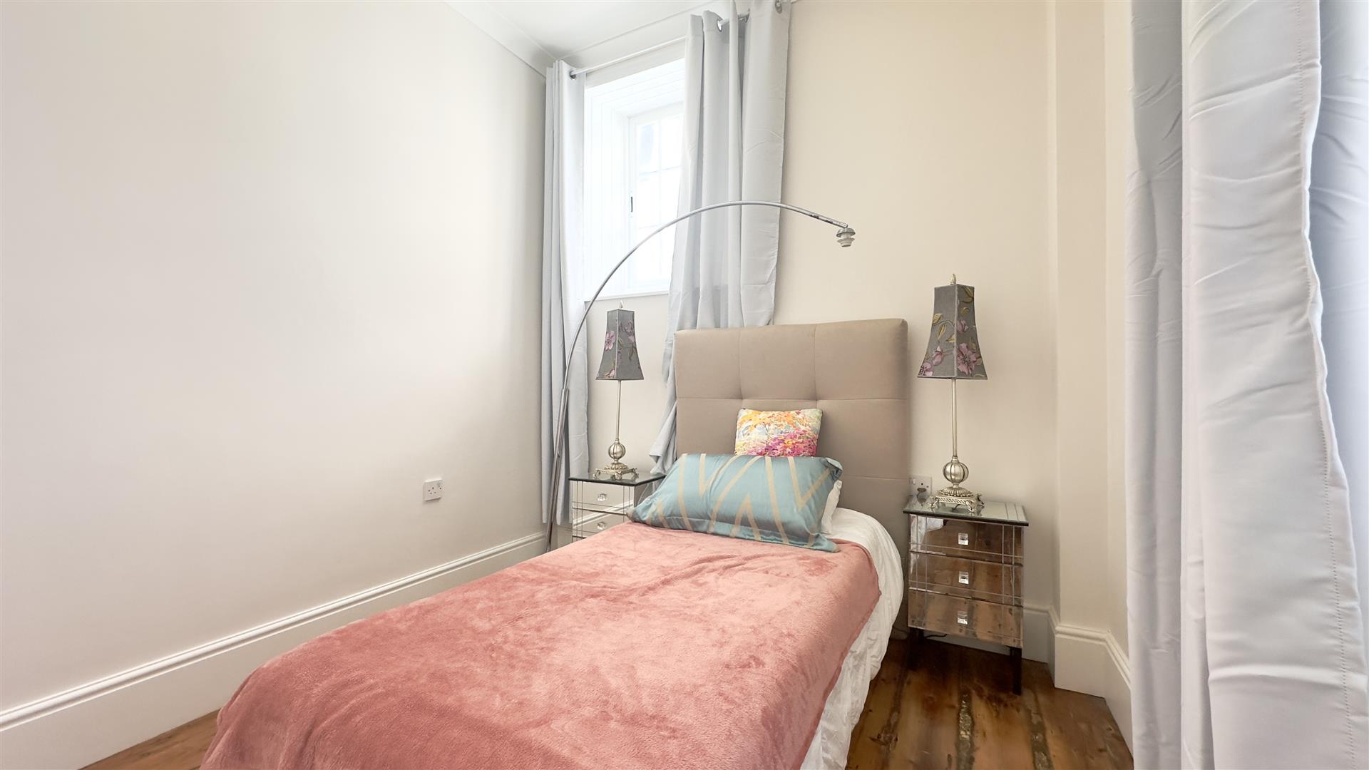Image of House - 6 Bedrooms - 2 Bathrooms for Rental in Town Area-Gibraltar, Image 13
